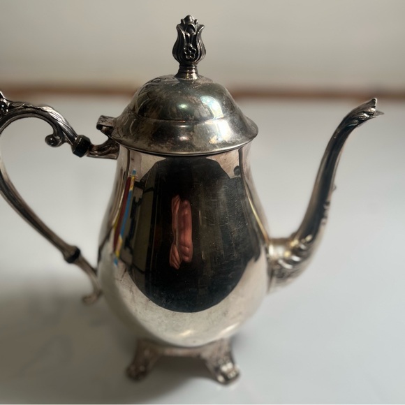 Vintage 1960’s F.B. Rogers Silver Plate Coffee/Tea Pot   w/Creamer & Tray 40 oz. - Picture 9 of 15